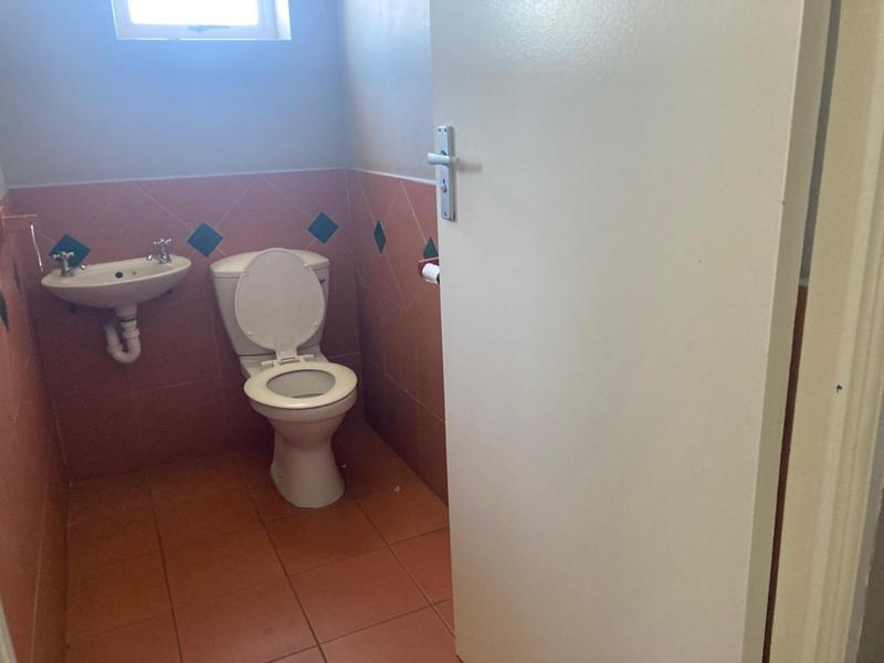 To Let Commercial Property for Rent in Newton Park Eastern Cape